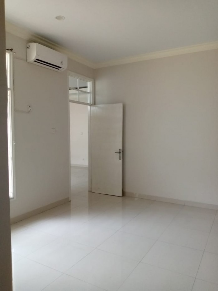 Rumah Disewakan Semi Furnished di Taman Beverly Lippo Cikarang